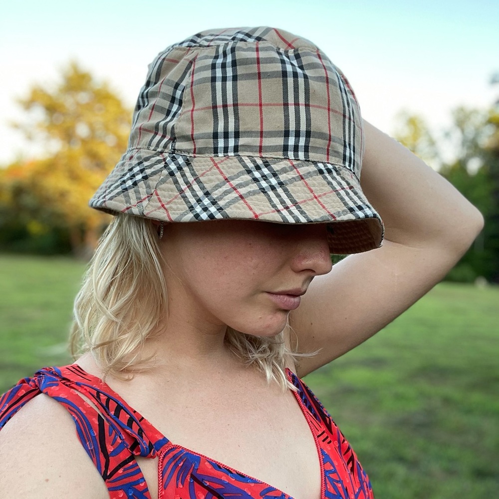 Reversible Burberry bucket hat